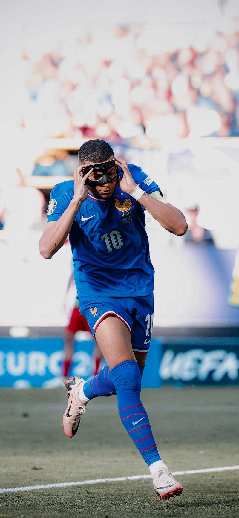 法尔克：拜仁不太可能在一月签下格伊，球队想优先与于帕续约（法尔克：拜仁冬窗难引进格伊，续约于帕优先）