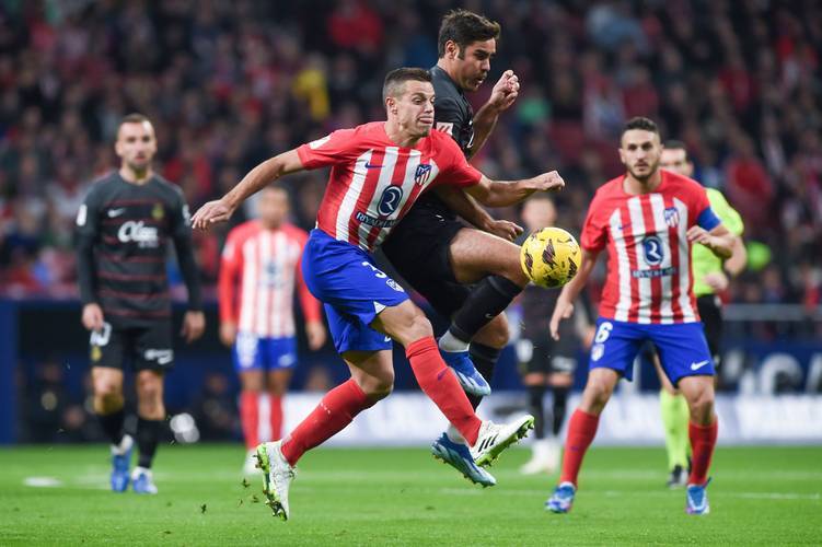 西蒙尼：我喜欢拉菲尼亚，他和佩德里的复出让巴萨如虎添翼（西蒙尼称赞拉菲尼亚：他与佩德里携手复出令巴萨战力大增）