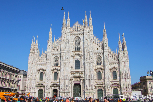 开小会？巴媒：安帅今日训练开始前和维尼修斯交谈了3分钟（巴媒：安切洛蒂训练前与维尼修斯单聊3分钟）