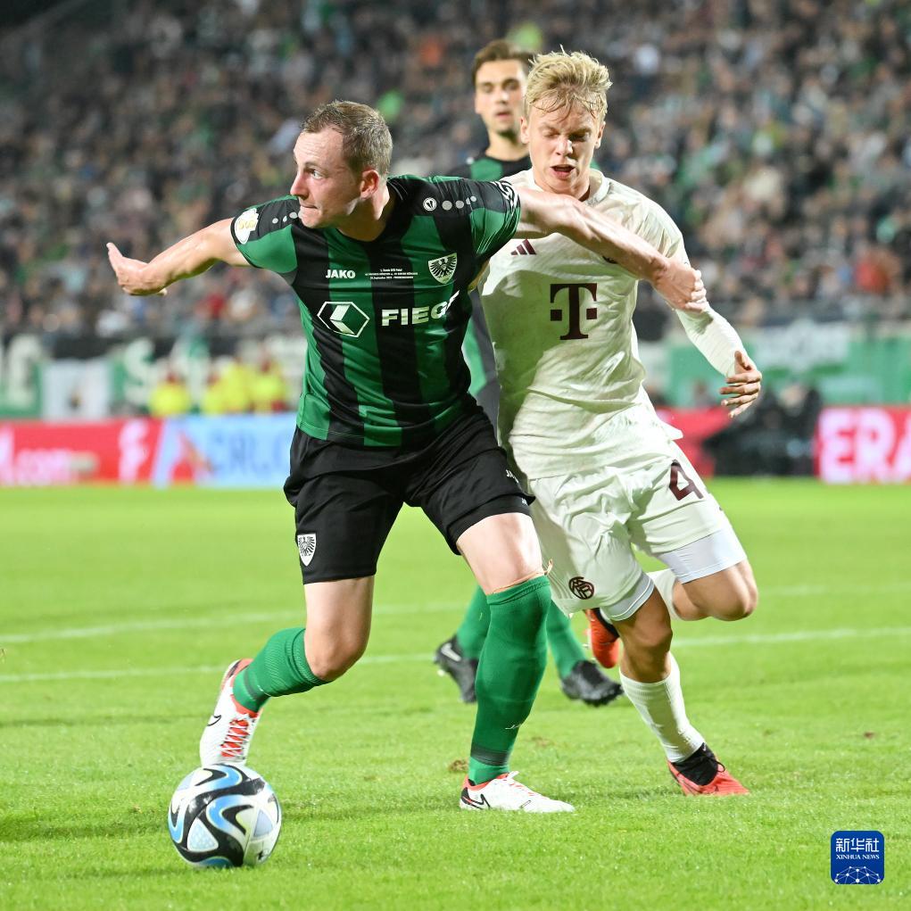 为迎接梅西到访，印度加尔各答街头正在建造梅西的雕像（印度加尔各答为迎梅西来访，街头兴建梅西雕像）