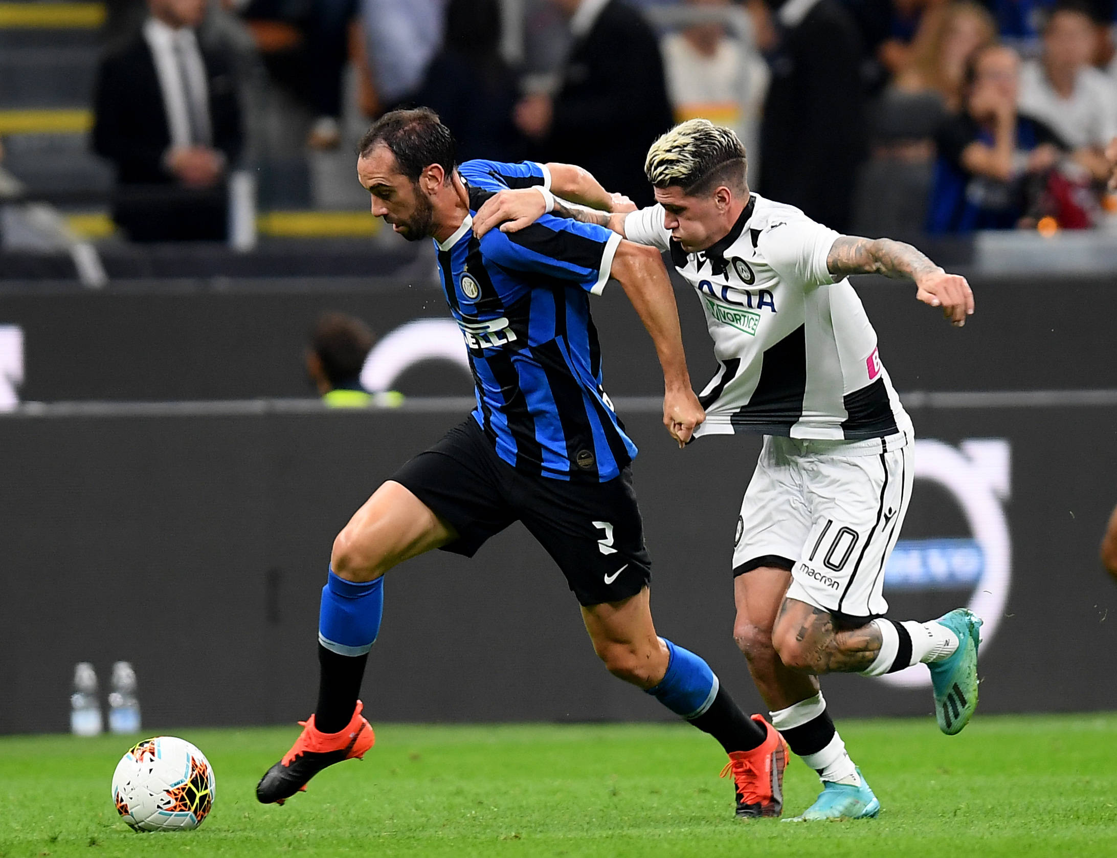 斯基拉：安古伊萨左大腿股二头肌严重撕裂，预计将缺阵40天（斯基拉：安古伊萨左大腿股二头肌重度撕裂，预计休战约40天）