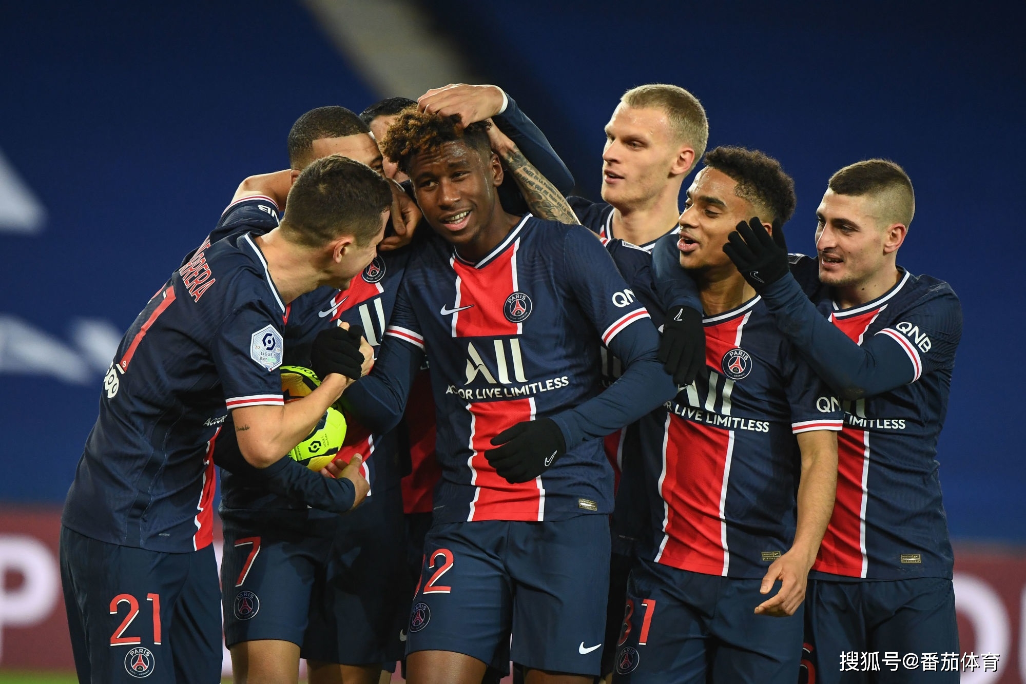 巴萨官方：邦马蒂已完成左腓骨骨折手术，预计恢复期为5个月（巴萨官宣邦马蒂左腓骨骨折接受手术，预计伤缺5个月）