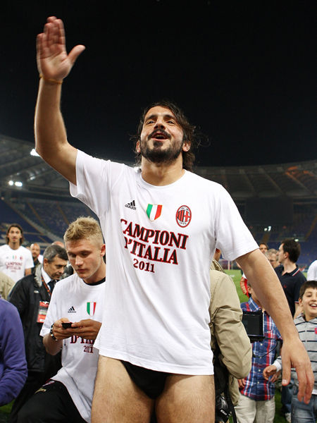 莫雷托：米兰和迈尼昂达成协议后搁置续约，球员接近离队（莫雷托：米兰与迈尼昂同意暂缓续约，球员离队在即）