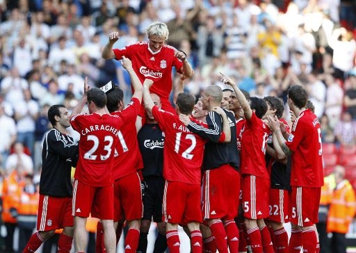 詹姆斯篮板抢断关键时刻锁定胜局（詹姆斯关键篮板与抢断锁定胜局）