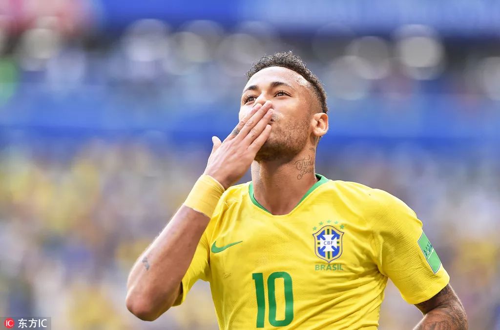 首开记录，埃斯特旺当选与塞内加尔一役巴西队内最佳球员（埃斯特旺先拔头筹，当选巴西战塞内加尔队内最佳球员）